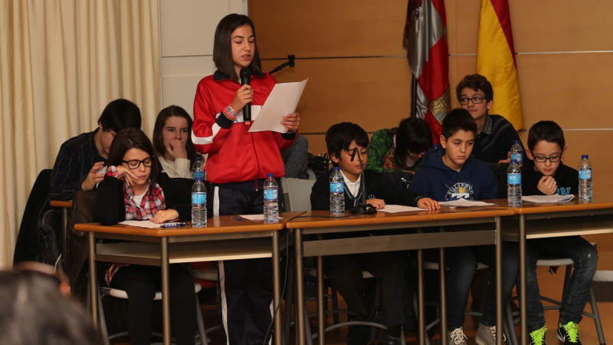 El primer consejo infantil se desarrolló en la Casa de la Cultura de la capital berciana.