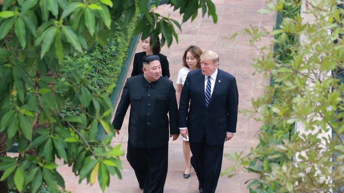 Donald Trump y Kim Jong-un en la cumbre de Vietnam.