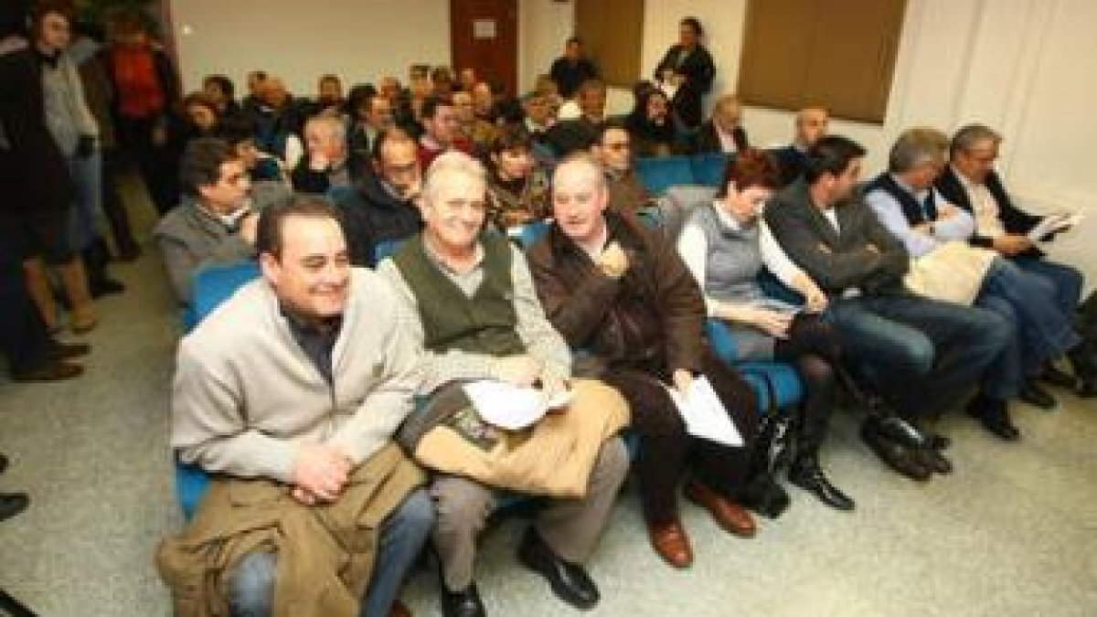 El número de consejeros se reducirá de los 50 que hay ahora hasta los 27.