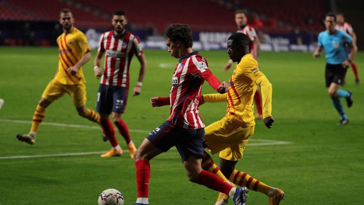 Joao Félix fue el timón de un Atlético de Madrid que superó en todo al Barcelona. JUANJO MARTÍN