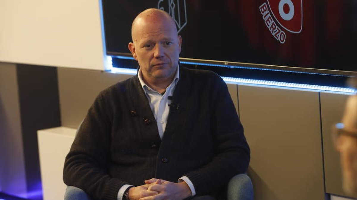 Pablo Linares, en el transcurso de la entrevista. L. DE LA MATA
