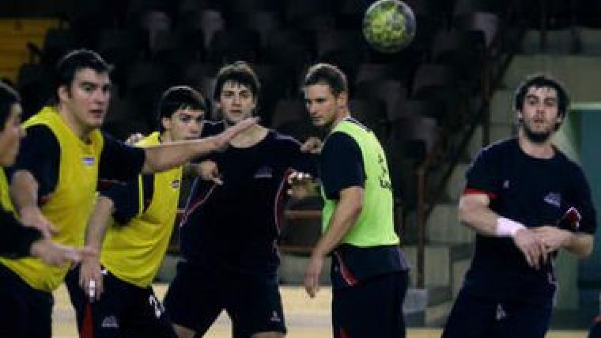 El equipo leonés durante un reciente entrenamiento en el Palacio de Deportes.