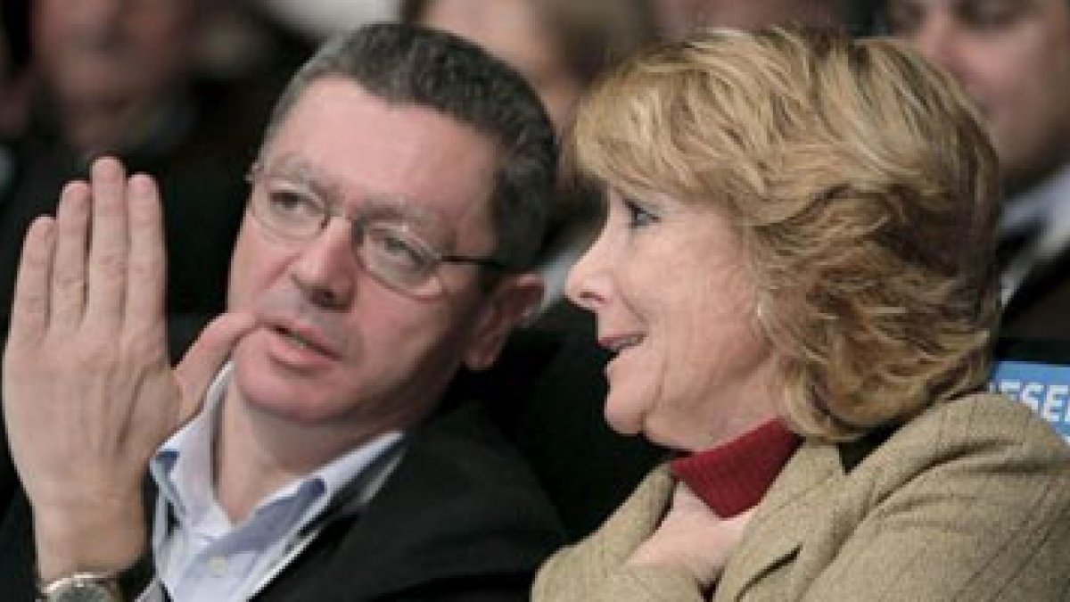 El alcalde de Madrid, Alberto Ruiz-Gallardón, y la presidenta de la Comunidad de Madrid.