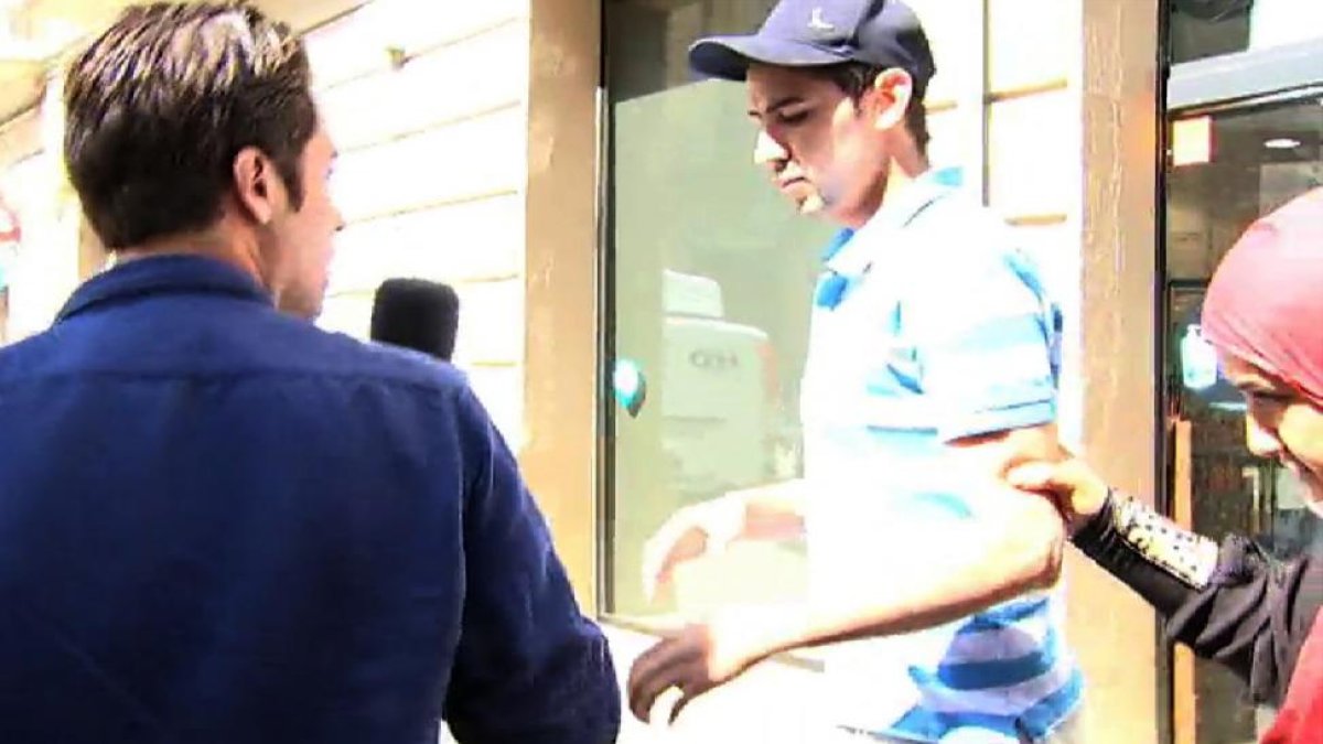 El joven ha abandonado el domicilio familiar acompañado de su familia.