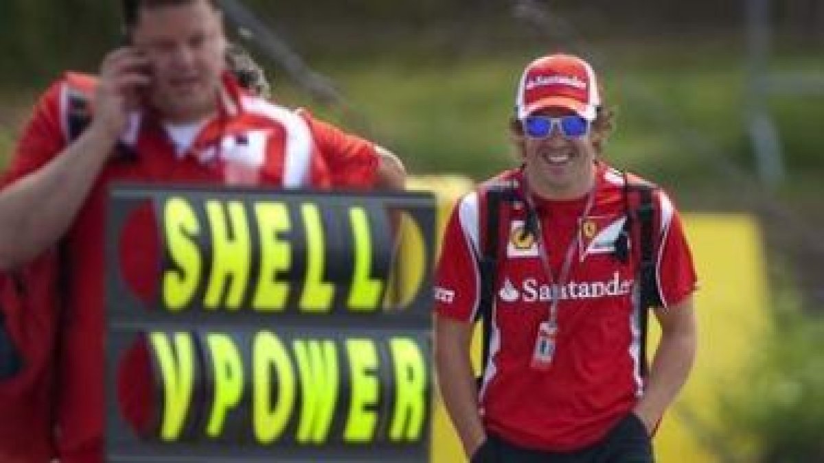 Un sonriente Alonso a su llegada al circuito Gilles Villeneuve en Montreal.