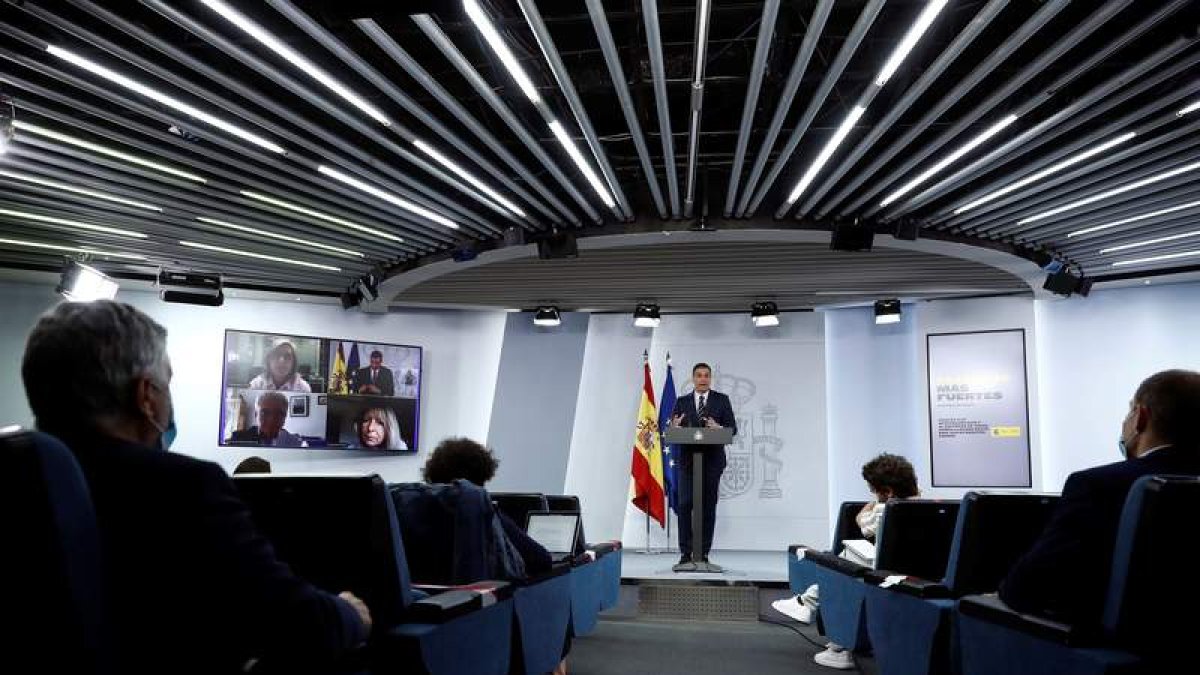 El presidente del Gobierno, ayer en rueda de prensa. MARISCAL