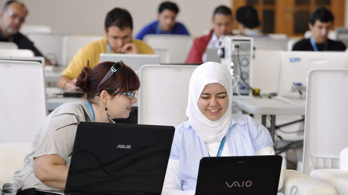 Dos de las participantes en el Campus del Milenio.