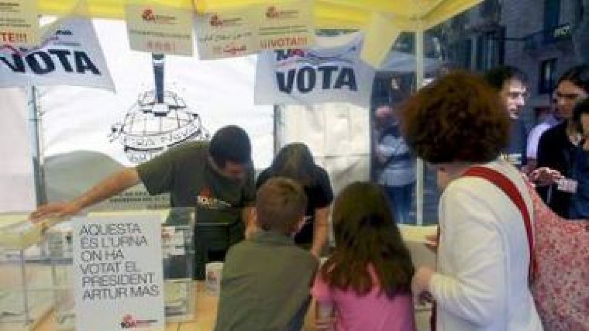 Una de las urnas instaladas en Barcelona para la consulta soberanista.