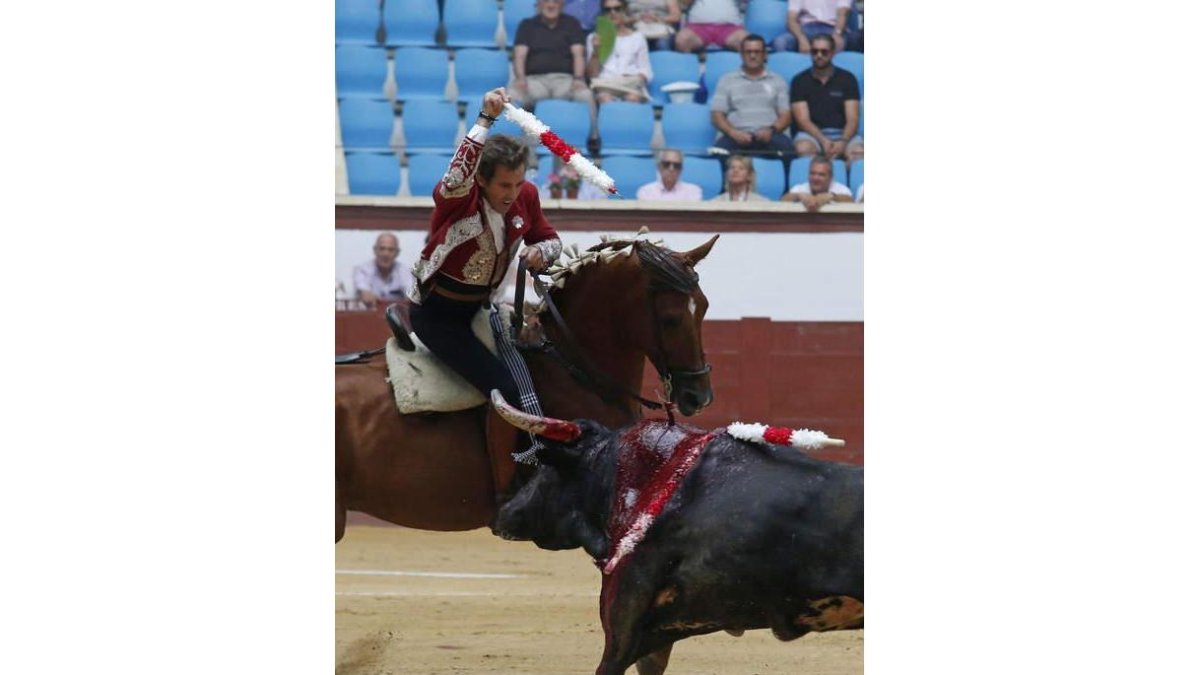 Hermoso de Mendoza se lució con el cuarto. F. OTERO PERANDONES