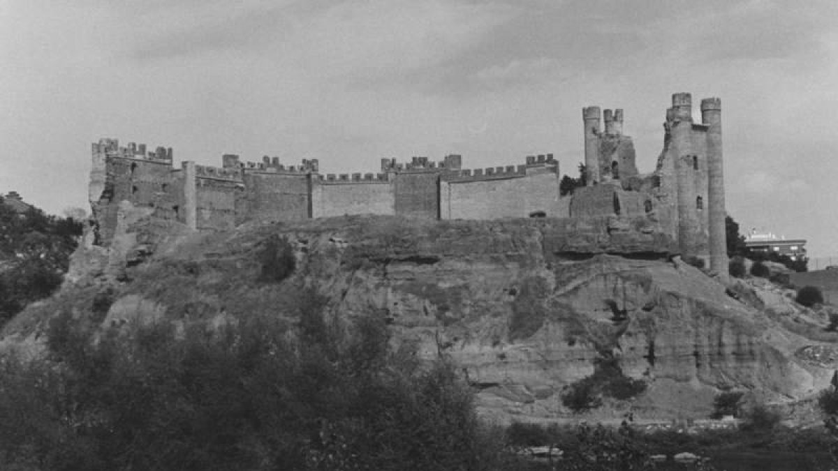 Curiosa y antigua estampa de Valencia de Don Juan, centro neurálgico de la comarca de los Oteros.