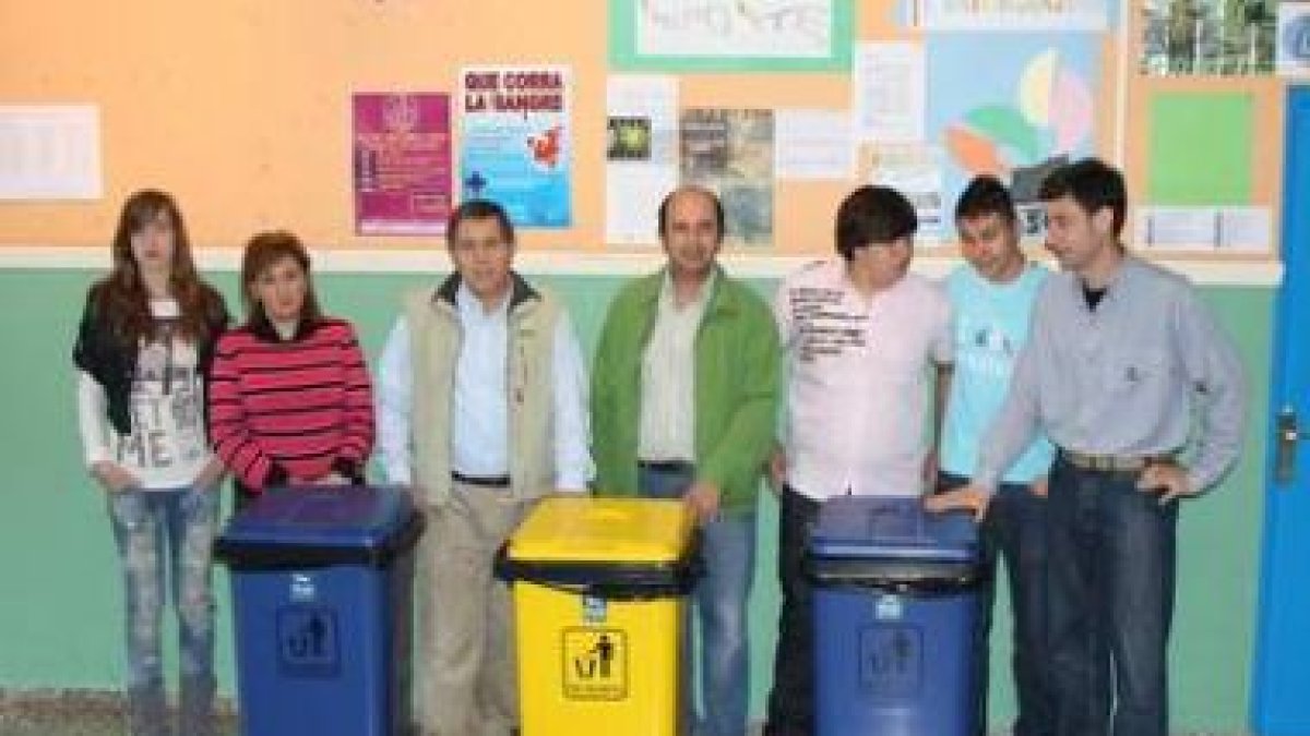 Un momento de la presentación de la recogida de residuos en Santa Lucía de Gordón.