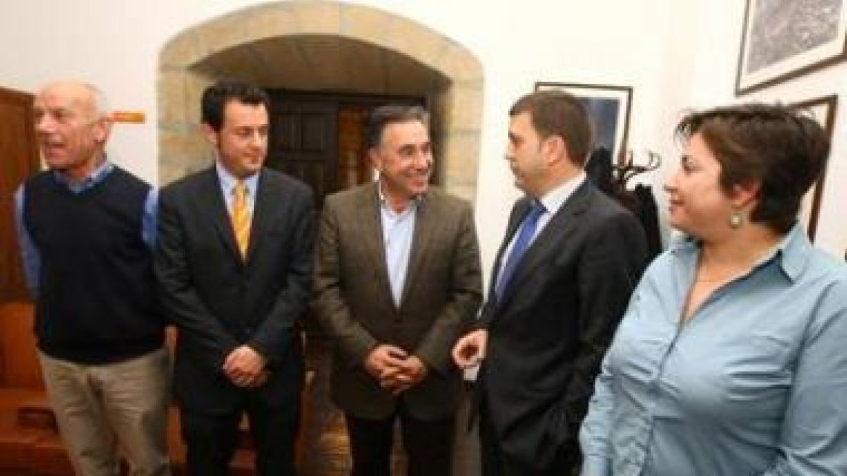 Riesco, Silvano, Villanueva y Yolanda González, en la presentación del acto.