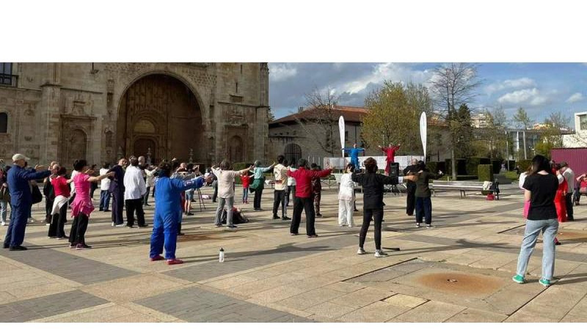 Un momento de la actividad en la Plaza de San Marcos. DL