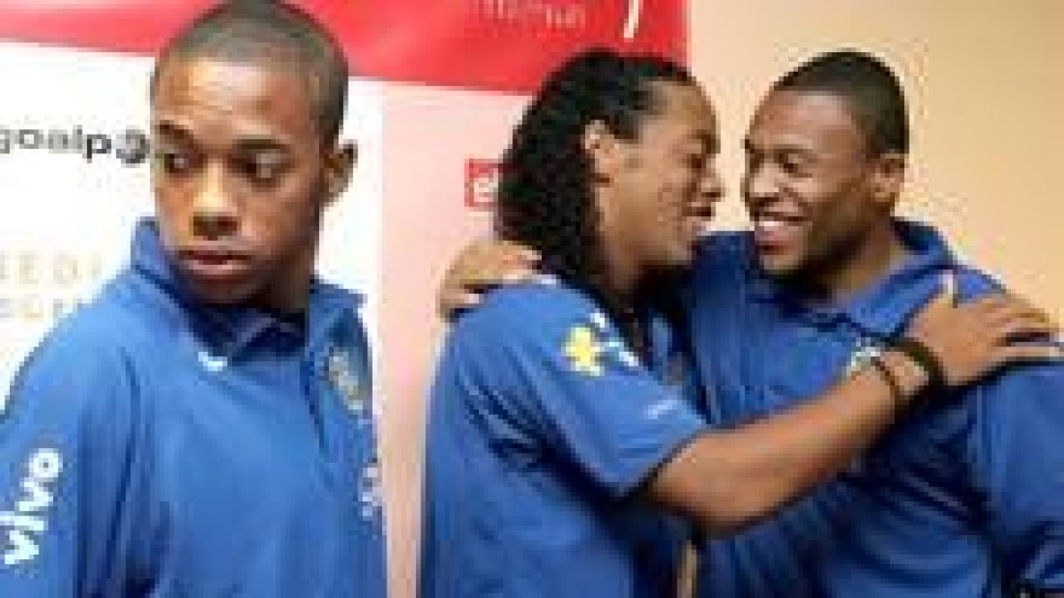Emotivo abrazo de Baptista y Ronaldinho, junto al nuevo crack blanco, Robinho