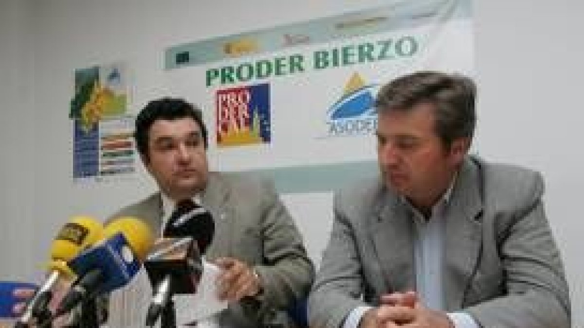 José Luis Ramón y Raúl Valcarce realizaron ayer un llamamiento público casi a la desesperada
