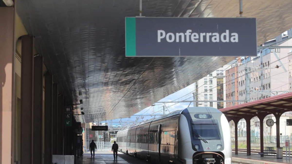 La estación de Ponferrada, en una imagen reciente. L. DE LA MATA