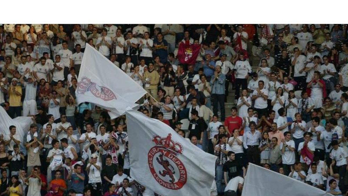 Los aficionados de la Cultural vuelven a estar ilusionados con su equipo. El club leonés pone en marcha la captación de socios por la provincia.