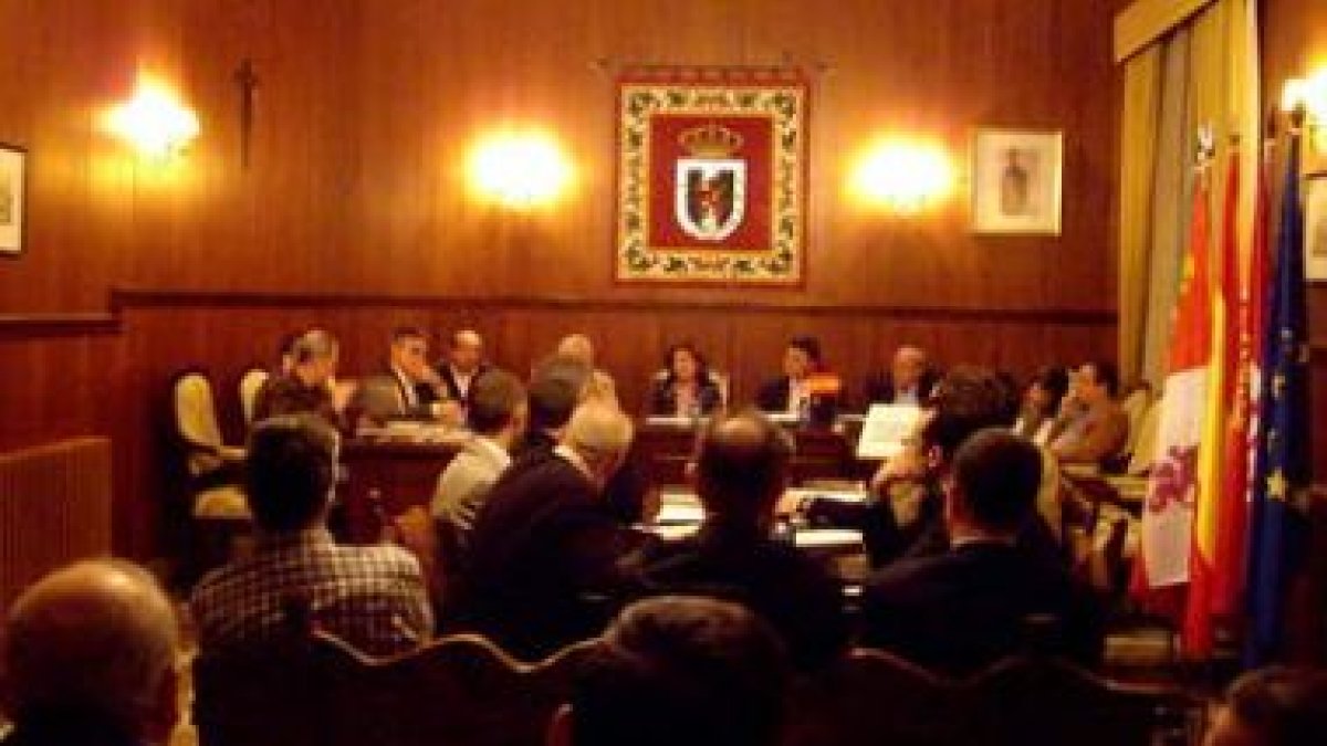 El Pleno de la Cámara se reunió en Benavides de Órbigo
