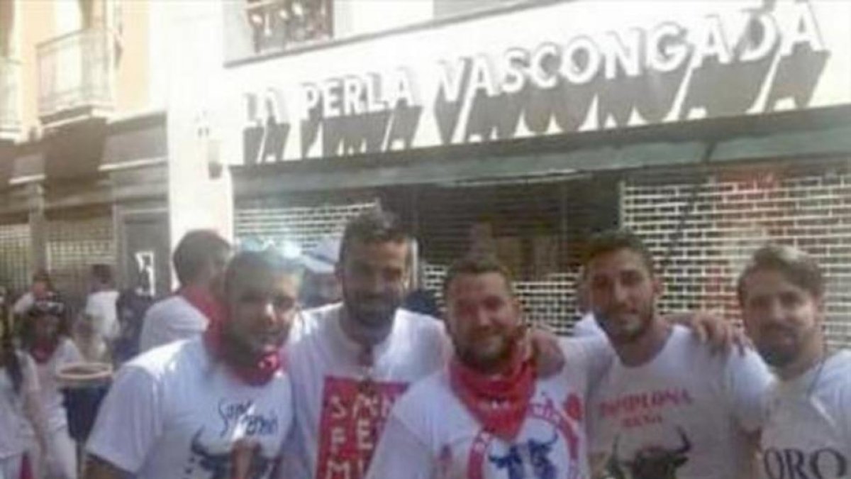 Los cinco integrantes de la Manada, condenados a 9 años por abuso sexual