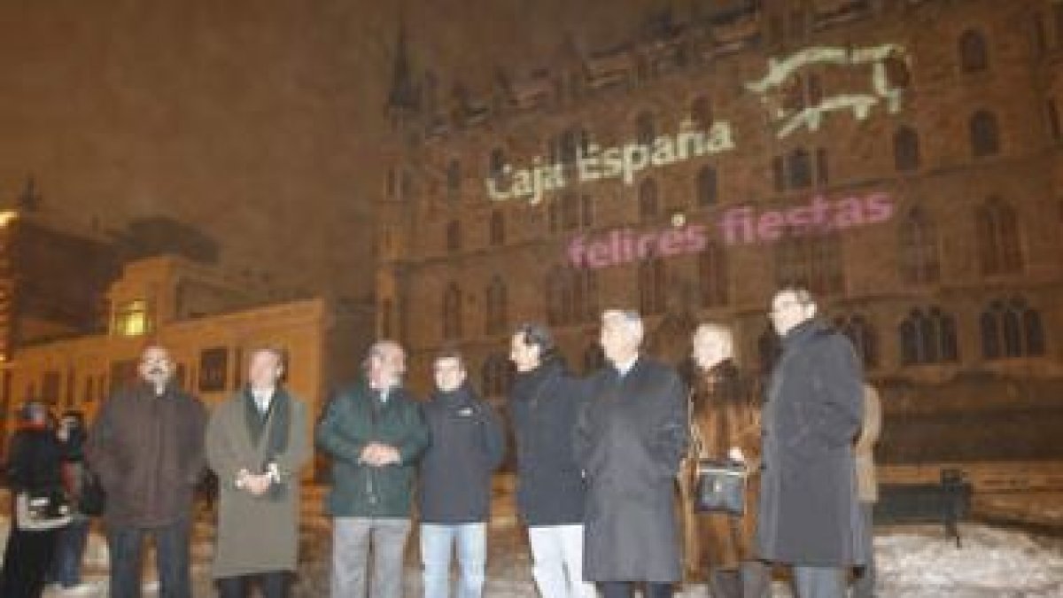 Fernández Corral, Lagartos, Llamas, Francisco Fernández, Álvarez y Javier Ajenjo, ante la sede Botin