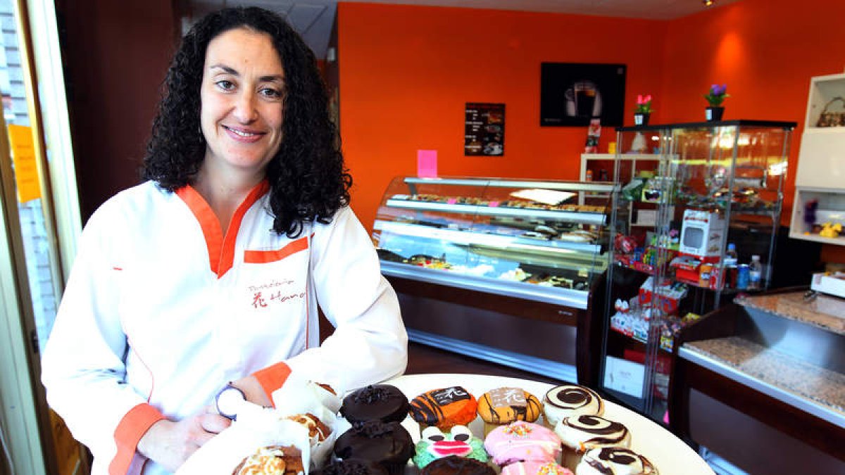 Susana Naveira en la pastelería Hana, que montó junto a Silvia Alonso en Eras de Renueva.