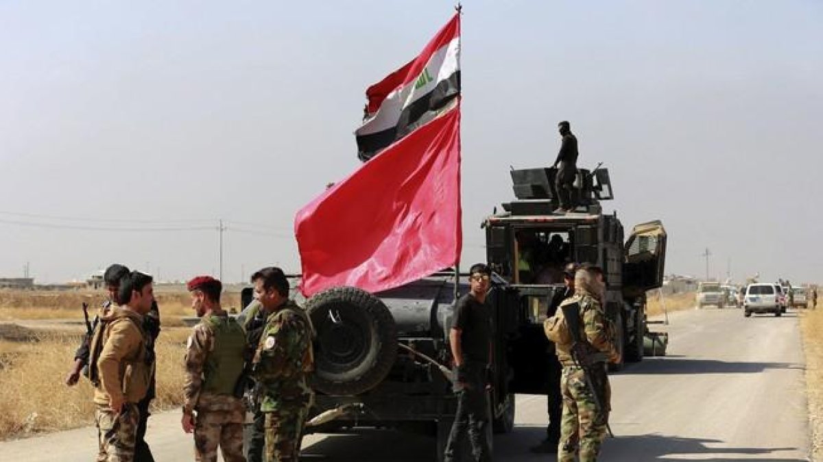 Miembros de las fuerzas especiales iraquíes preparan su avance terrestre hacia Mosul.