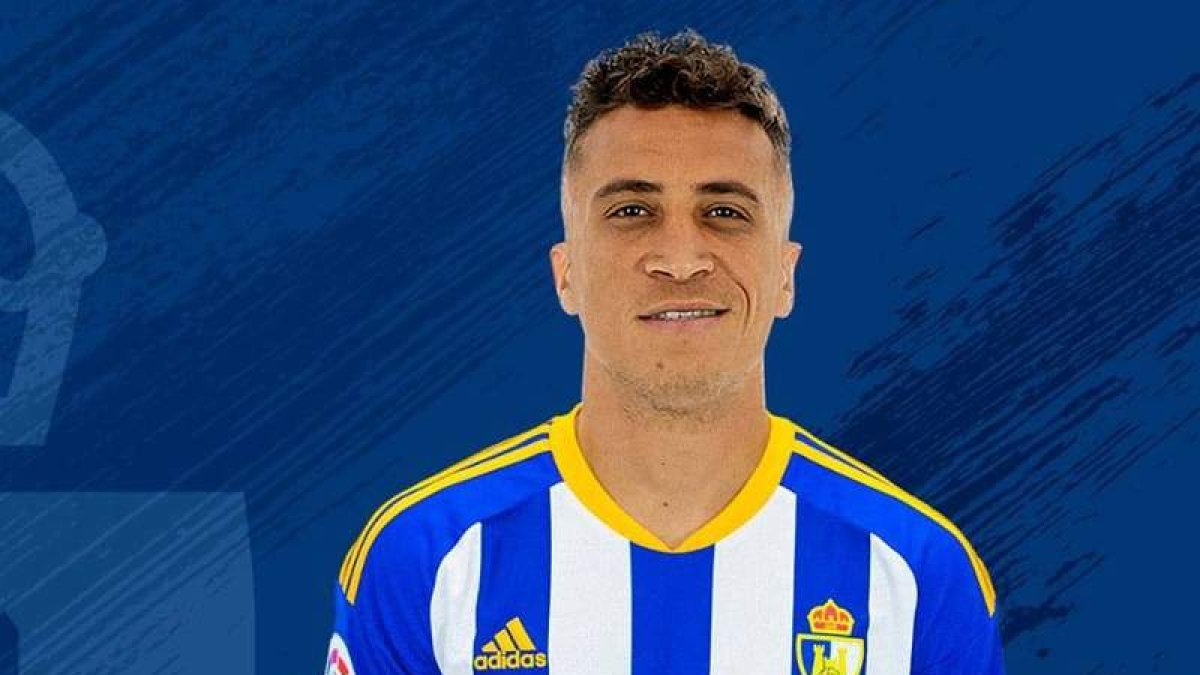 La Deportiva Ponferradina oficializó ayer la incorporación del defensa marroquí Chakla. SDP