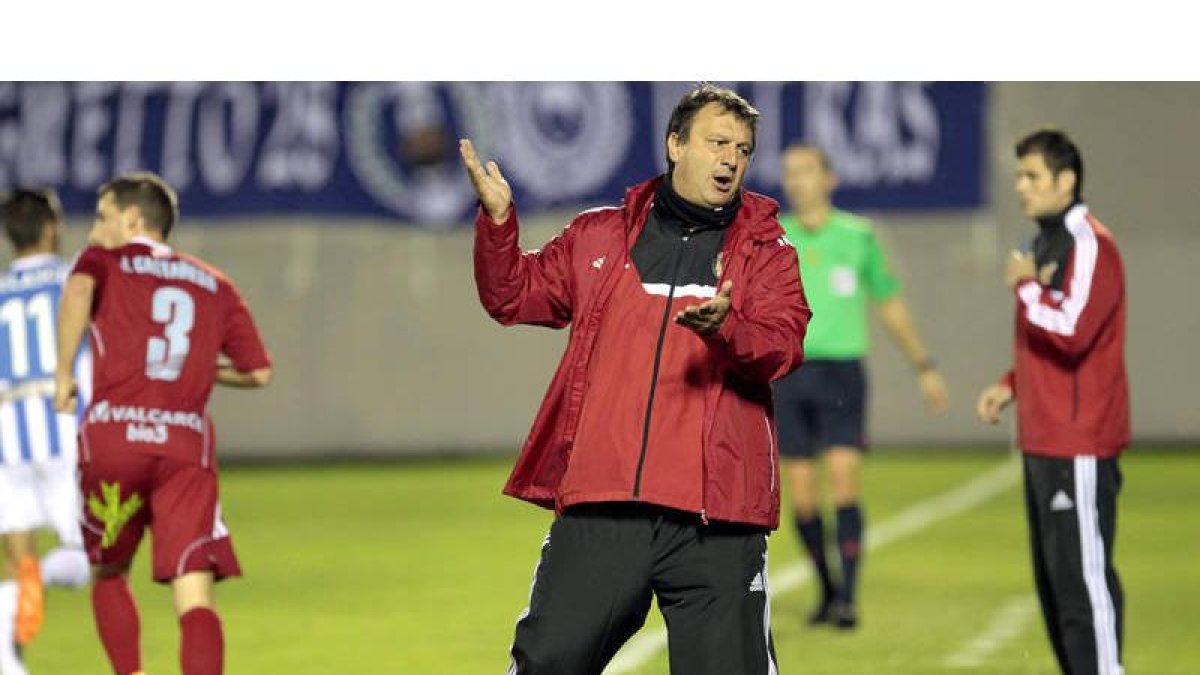 El técnico madrileño Manolo Díaz no podrá contar con Pablo Infante para el duelo de este domingo ante el Real Club Recreativo