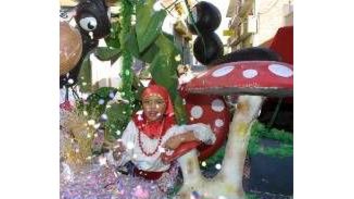 Un momento del desfile de carrozas del año pasado en Bembibre