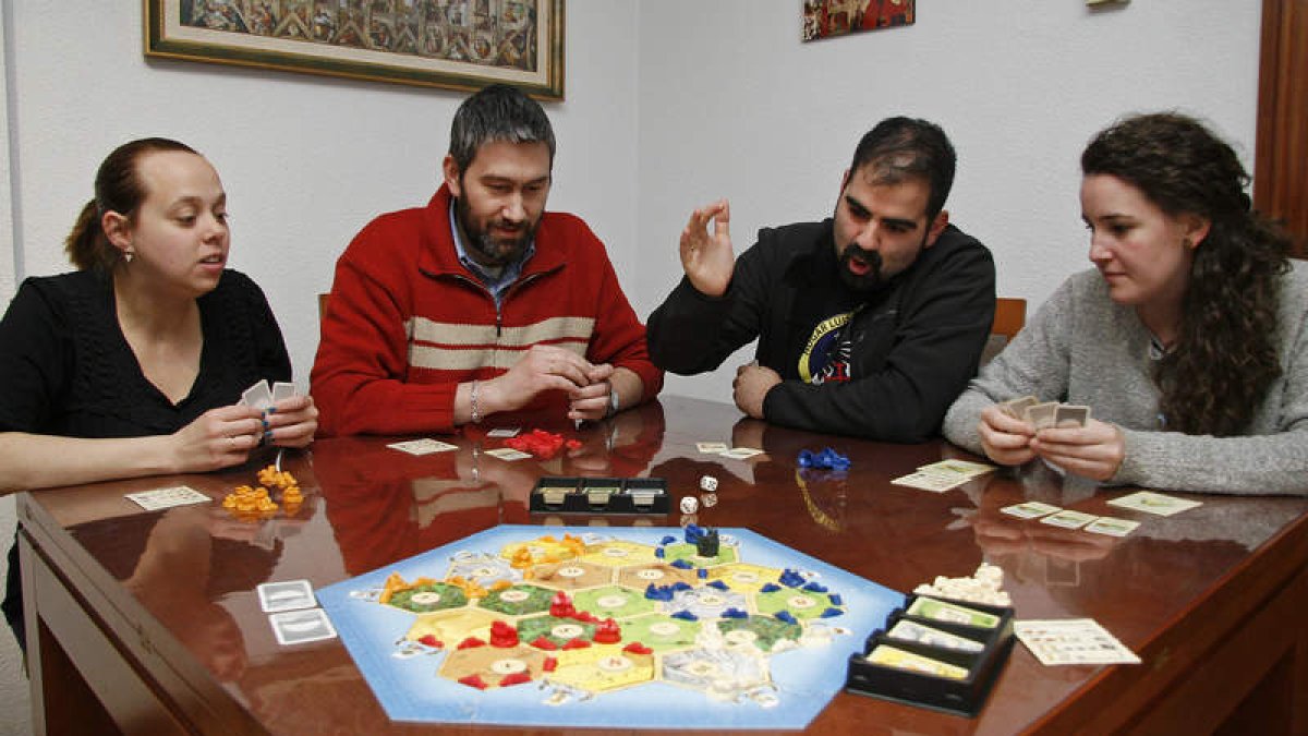 Las ventas de los conocidos como Eurogames, con el Catán a la cabeza, crecieron un 30% en León a lo largo de 2015 con respecto al año anterior. F. OTERO PERANDONES