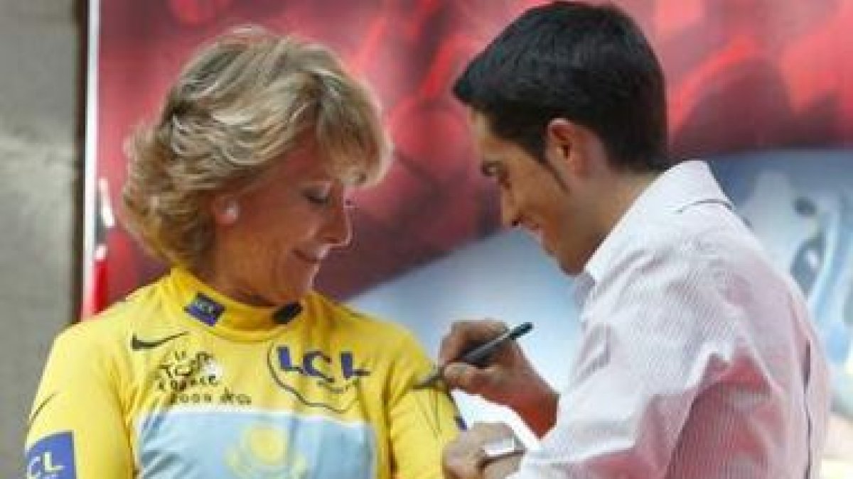 La localidad natal del ciclista se vuelca con el campeón del Tour.