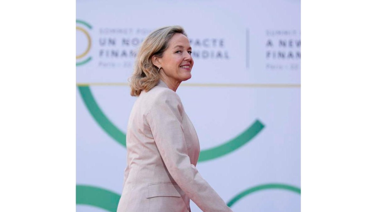 La economía se aceleró más de lo previsto, hasta el 0,6% del pib