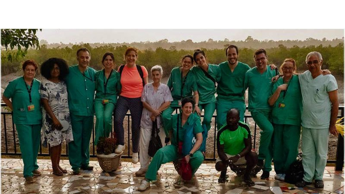 En el quirófano en Guinea Bisáu. NILDE MARTÍN