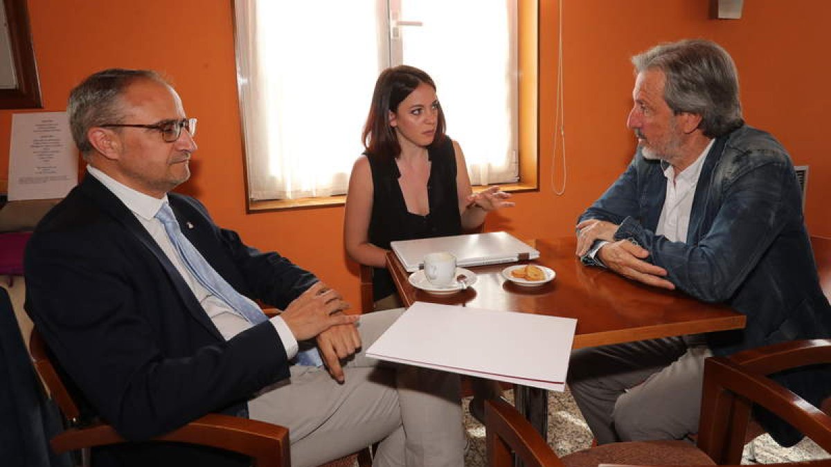 Ramón, González y Muñoz, antes de su comparecencia L. DE LA MATA