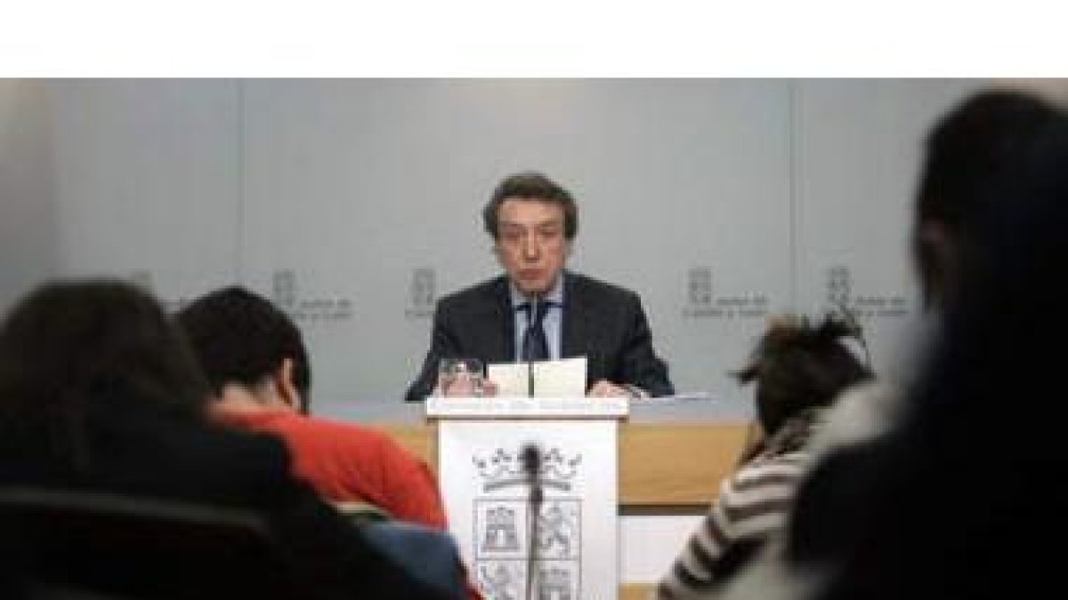José Antonio de Santiago-Juárez, en la rueda de prensa de ayer.