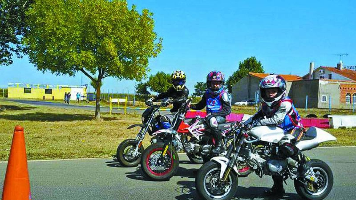 La academia 111 School Motorsport de Santa María del Páramo desarrollará su actividad en la propia localidad para las clases teóricas mientras que las prácticas serán en Castroponce.
