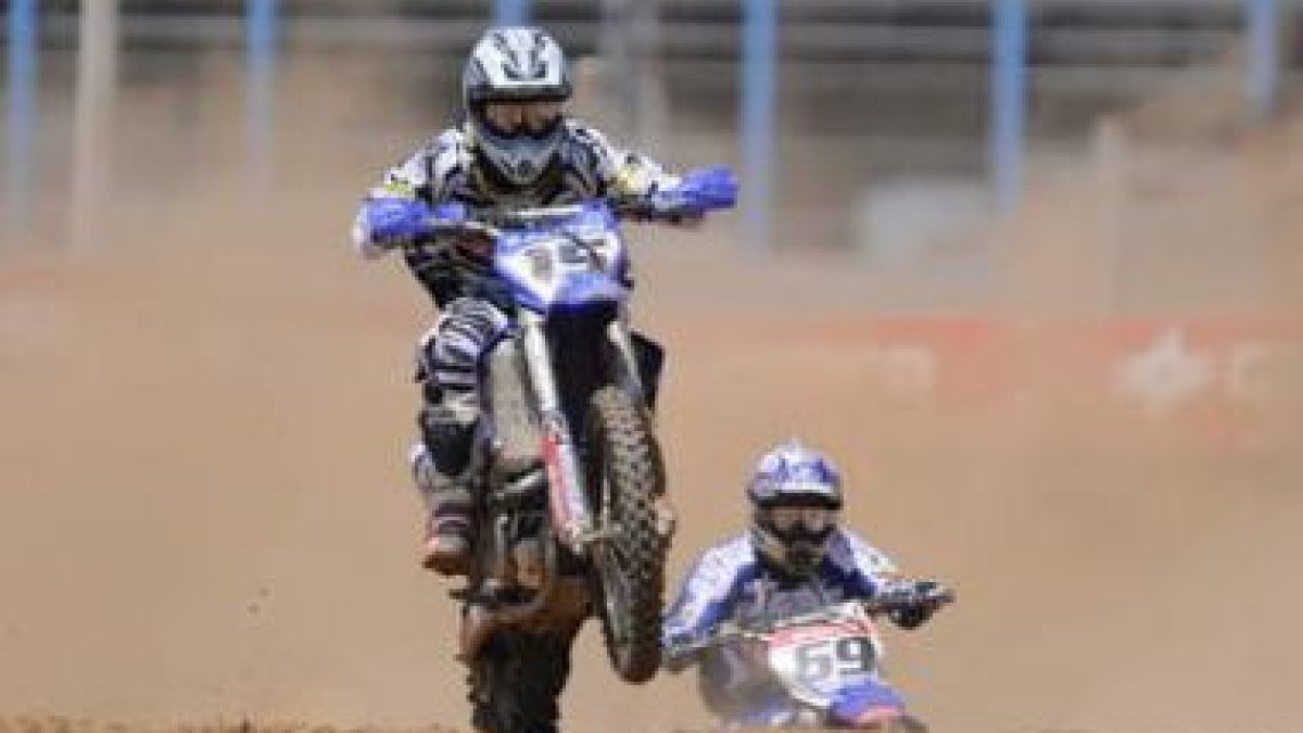 Carlos Campano (15) acude a La Bañeza como líder en la categoría reina de MX Élite.