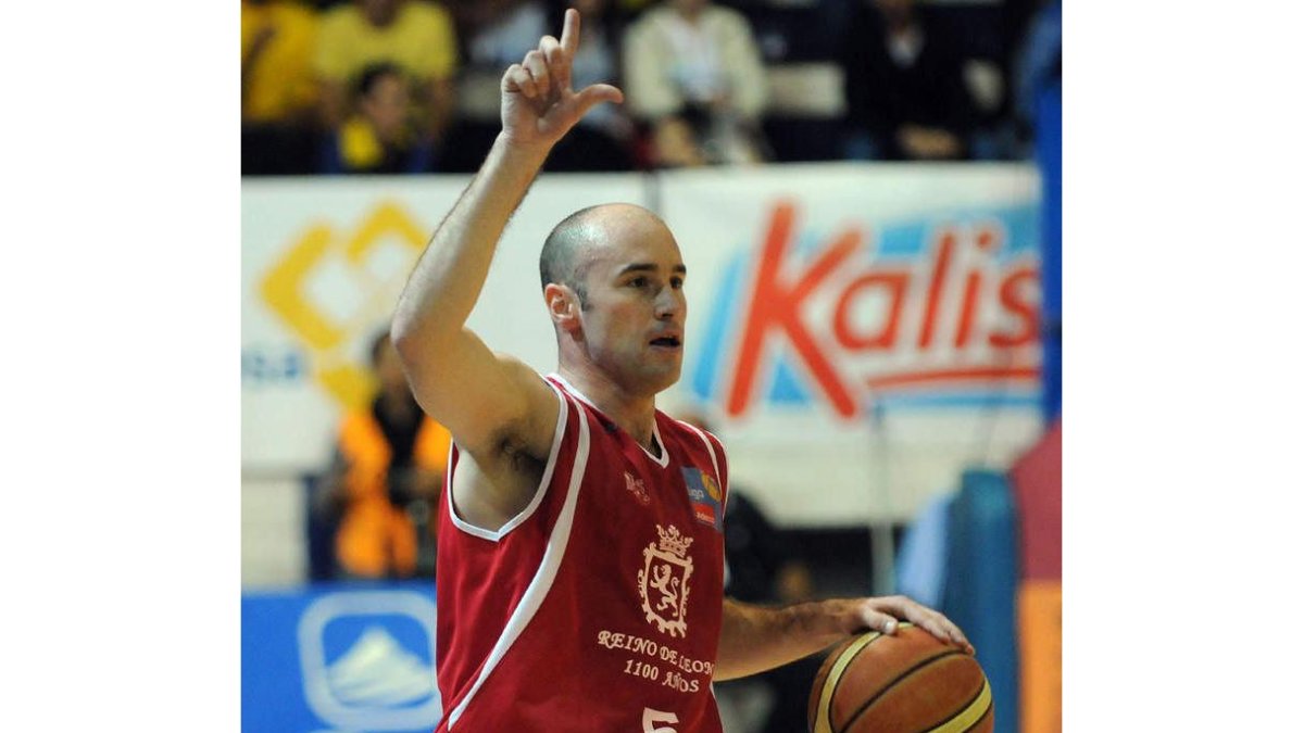 El base Juanjo Bernabé durante un partido.