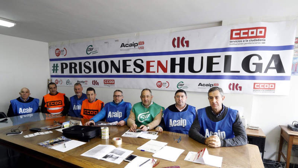 Los trabajadores, en un momento de su protesta. MARCIANO PÉREZ