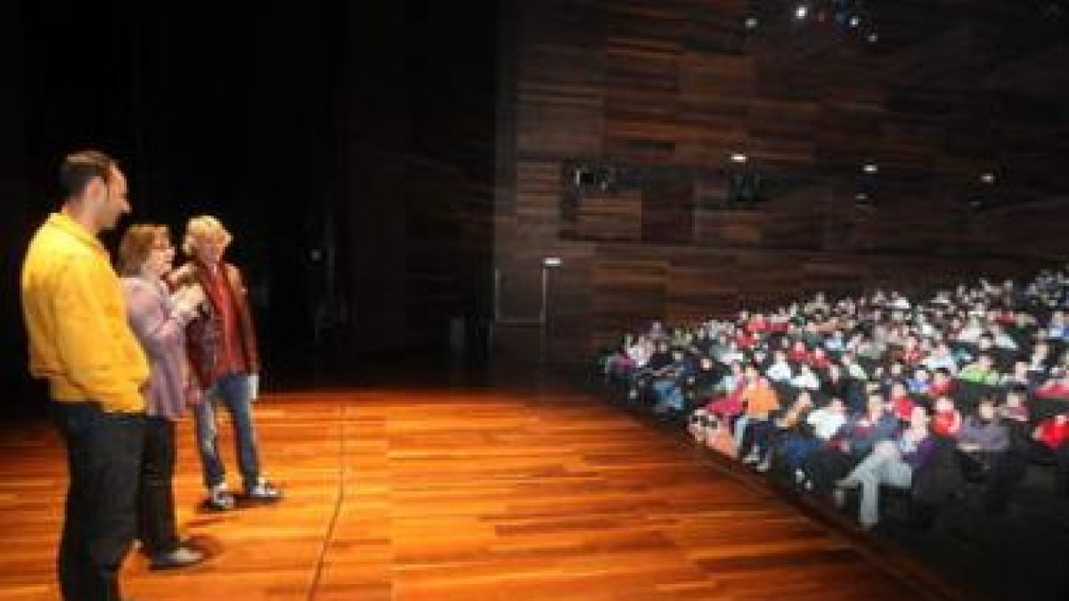 El Auditorio vivió ayer otro lleno en la proyección para los escolates de Mount St. Elías.