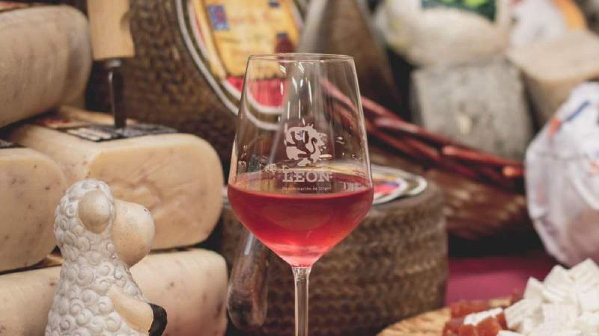 Copa de vino de la Denominación de Origen León. YESRAEL PÉREZ