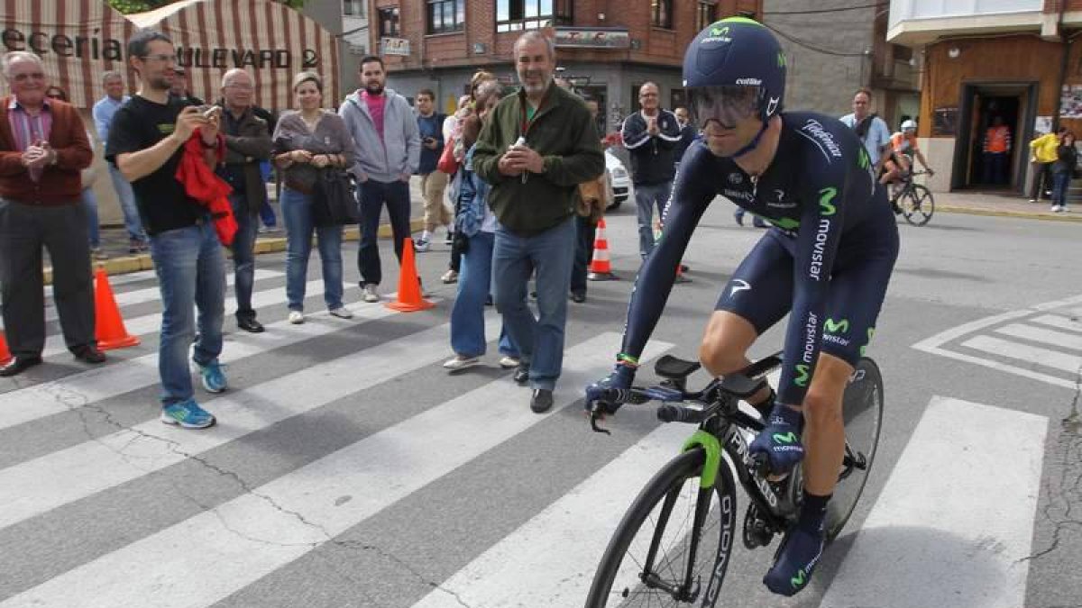 Valverde, antes de iniciar la crono en la que acabó sexto.