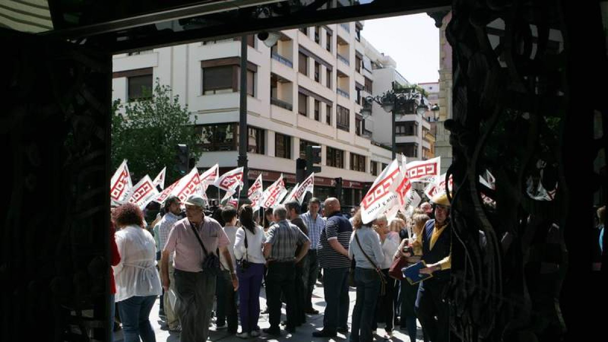 La bajada del 4% provocó la denuncia por parte de los funcionarios del consistorio.