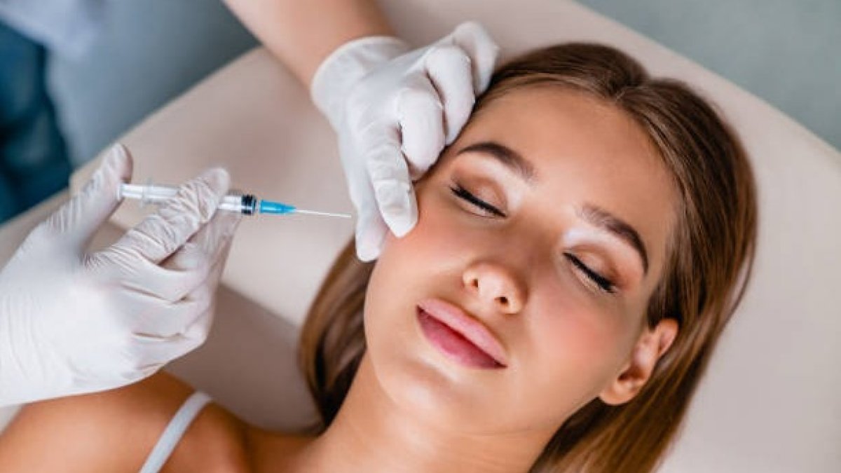 Los productos que se utilizan como relleno facial o en otras zonas dérmicas y que se aplican mediante inyección, aguja u otro sistema de aplicación, tienen la consideración de producto sanitario. PIXABAY