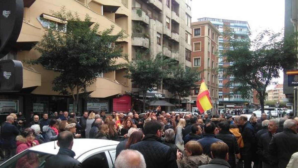 Manifestación de apoyo a la Policía en León. DL