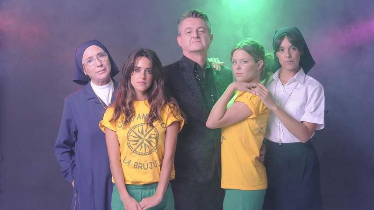El reparto de ‘La llamada’, con Macarena García.