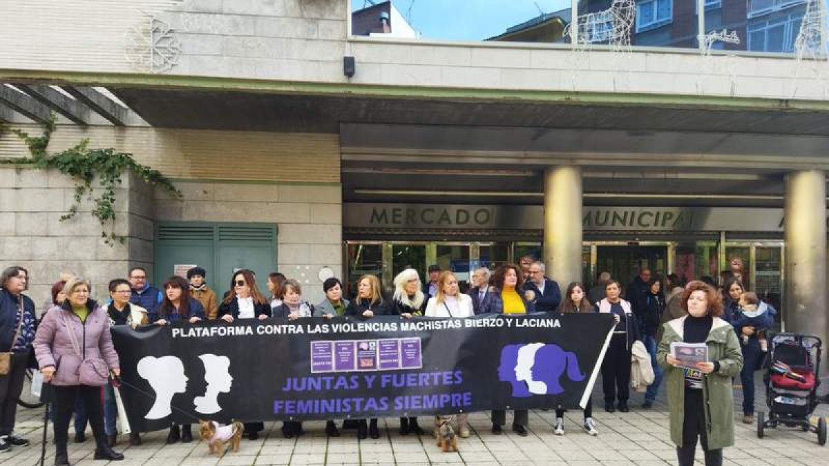 Protesta en Ponferrada contra la violencia de género. DL