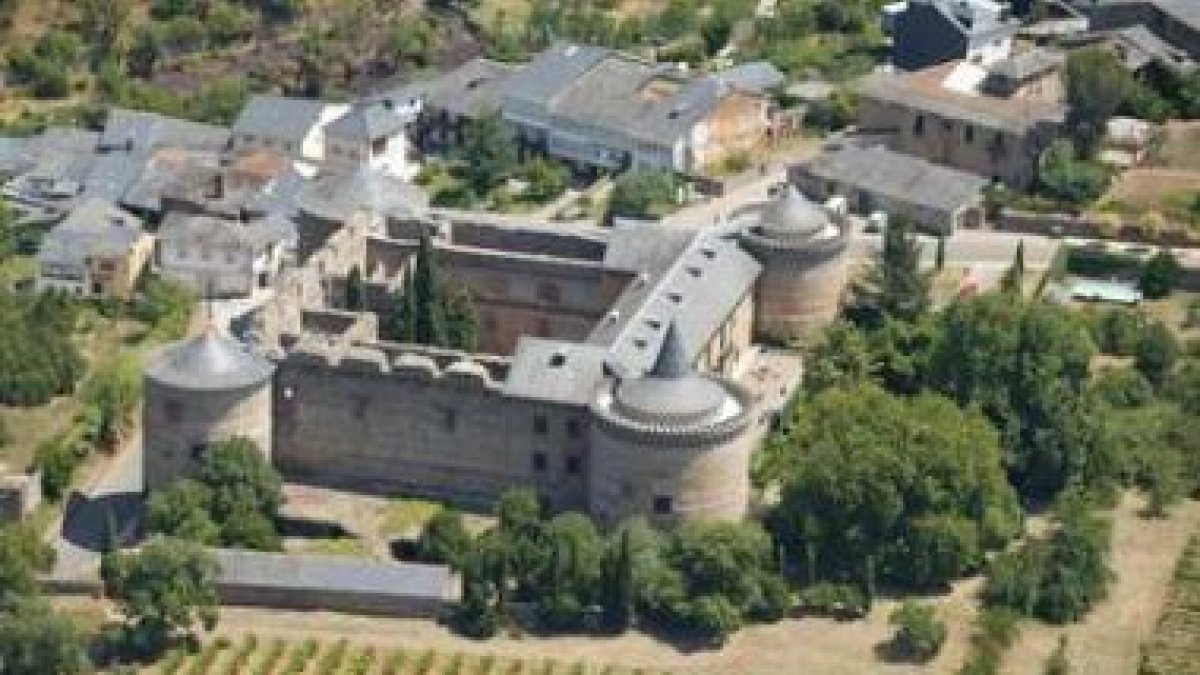 En Villafranca del Bierzo, en la foto, y Bembibre se pudo asistir a la lectura de sus poemas.
