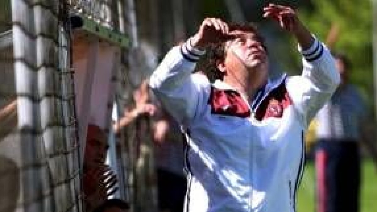 Milo Abelleira dirige el entrenamiento de la Cultural