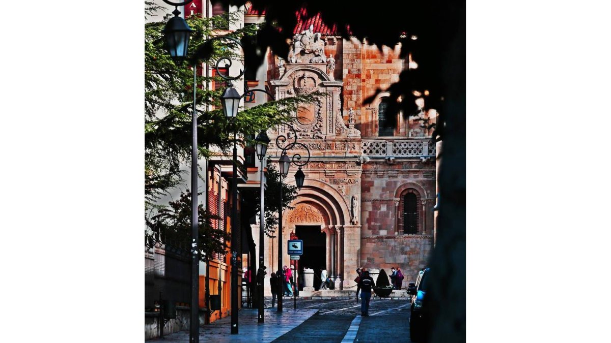 Calle del Cid y al fonso San Isidoro, el recorrido que hiizo doña Jimena, esposa del Cid Campeador, para ir a misa de parida en la basílica
